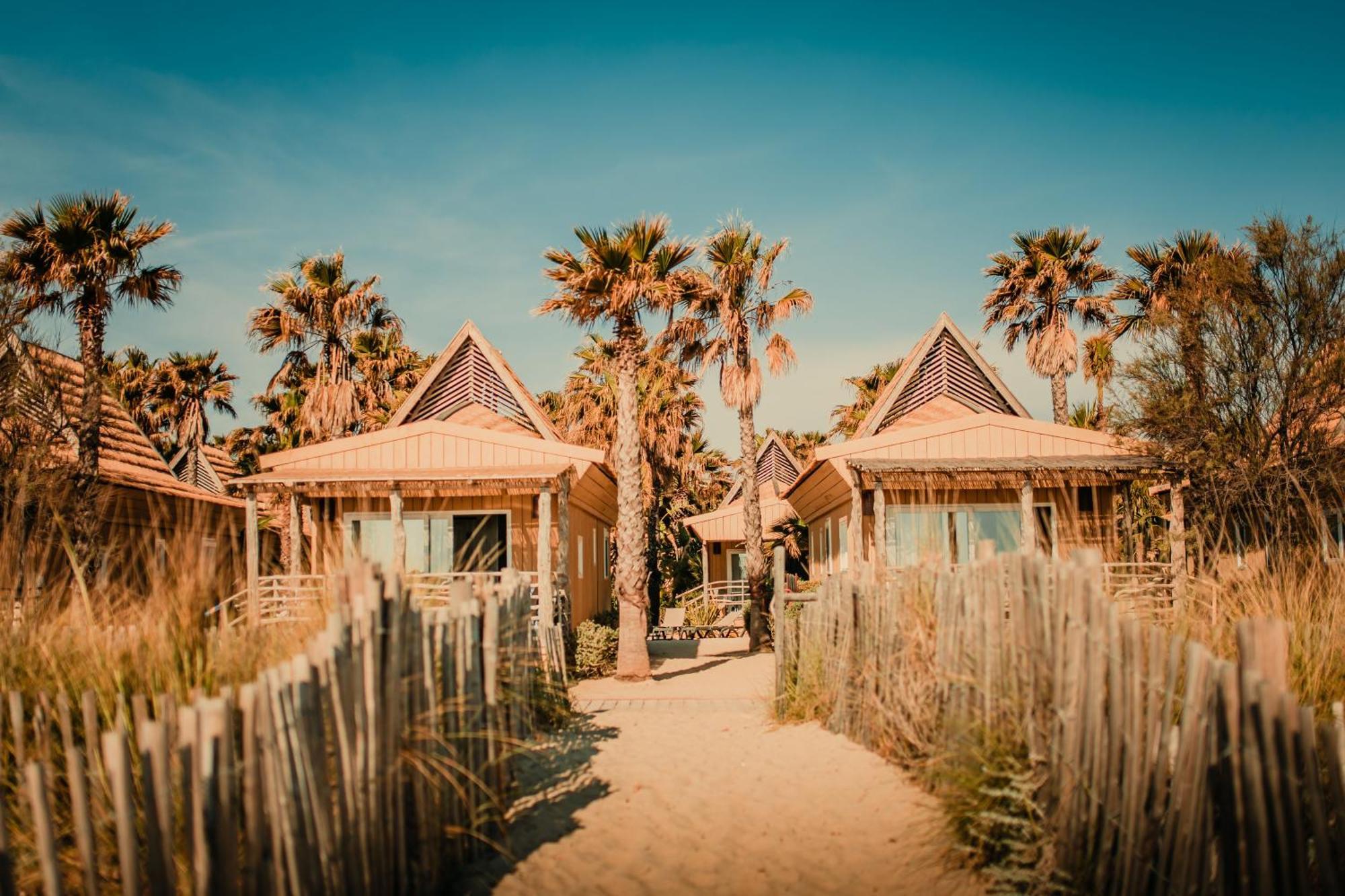 金羊毛酒店 拉马蒂埃勒 外观 照片 The beach huts at the resort