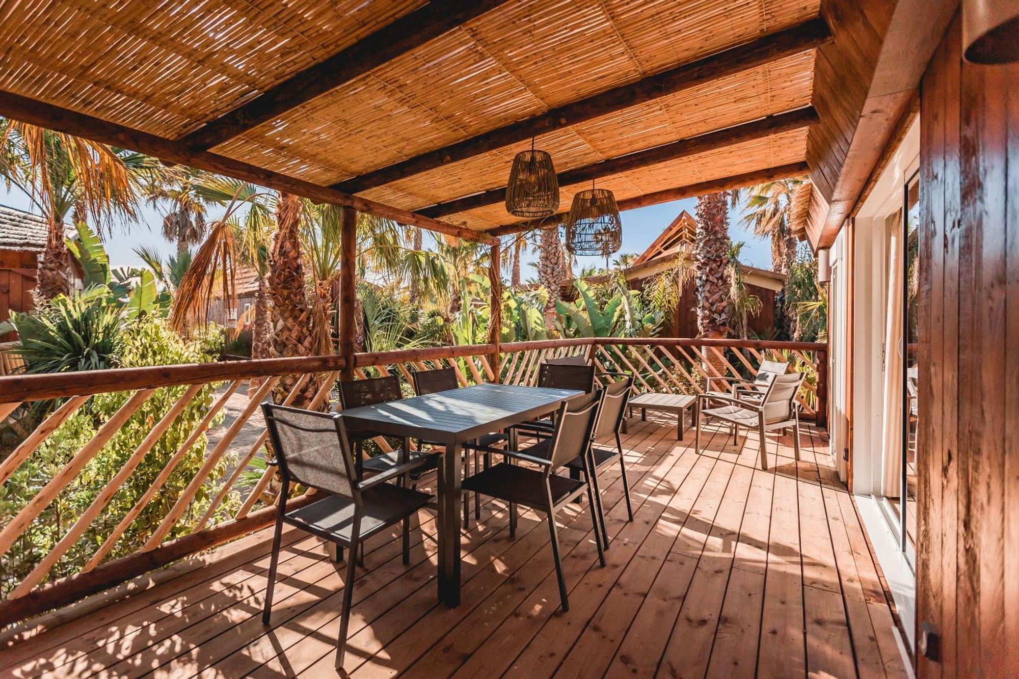 金羊毛酒店 拉马蒂埃勒 外观 照片 A balcony in Israel
