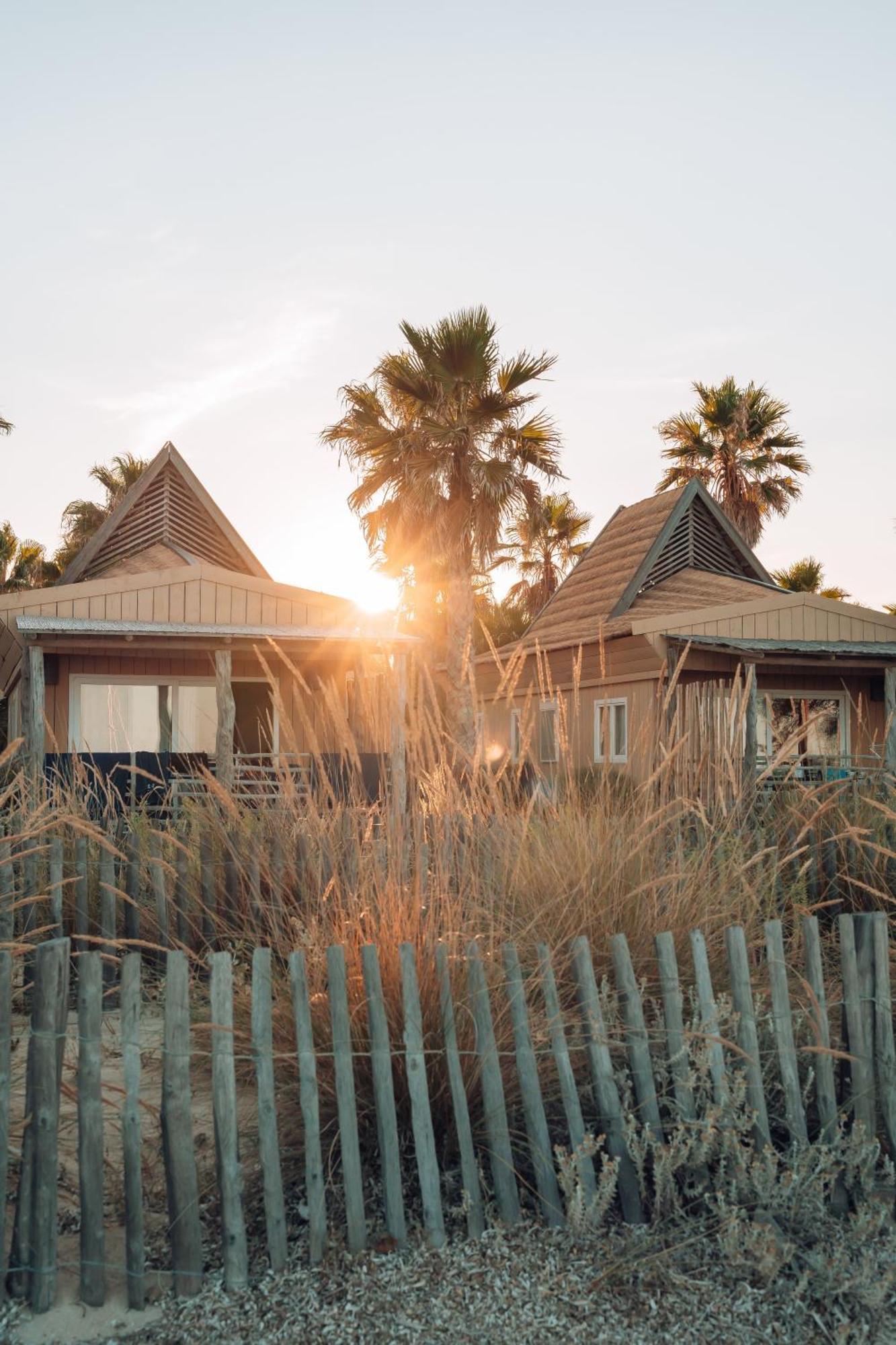 金羊毛酒店 拉马蒂埃勒 外观 照片 The beach bungalows at the resort