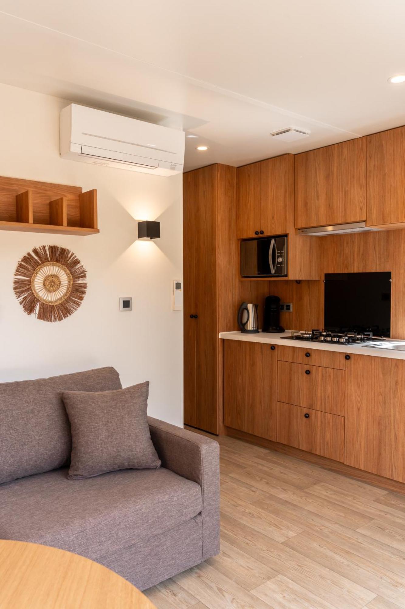 金羊毛酒店 拉马蒂埃勒 外观 照片 A kitchenette in a studio apartment