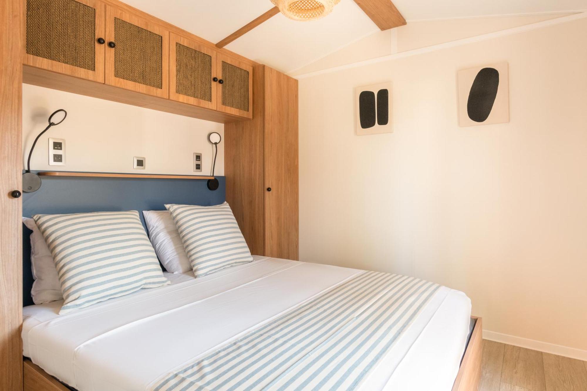 金羊毛酒店 拉马蒂埃勒 外观 照片 A bedroom in a static
